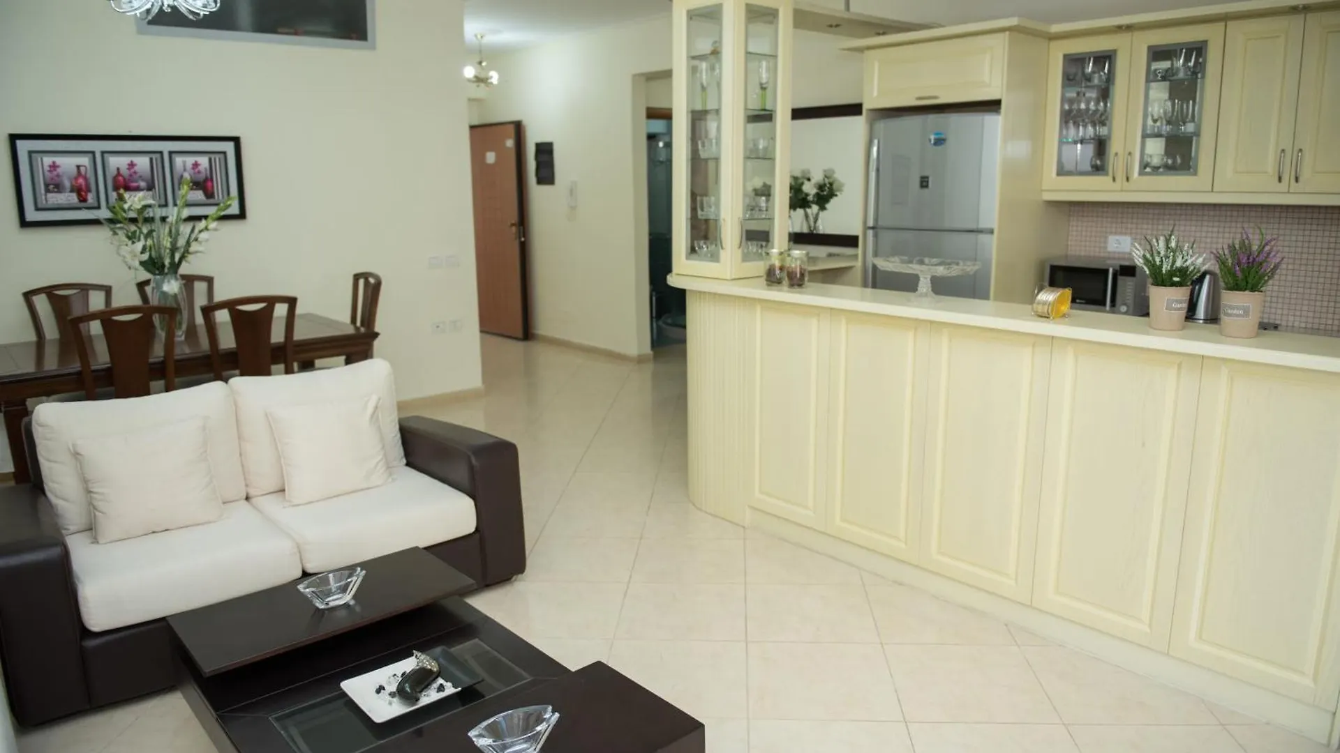 Lungo Mare Suite Vlore 0*,  Albania